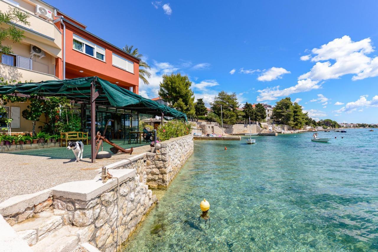 Apartments Amfora - Cozy And Modern Apartments For Up To 15 People, 100M From The Sea And Beach Stara Novalja Exterior photo